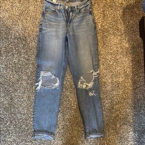 AE strigid ripped mom jean